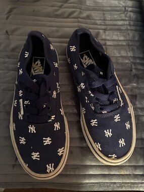 Vans Kids Navy Canvas Sneakers with White NY Pattern